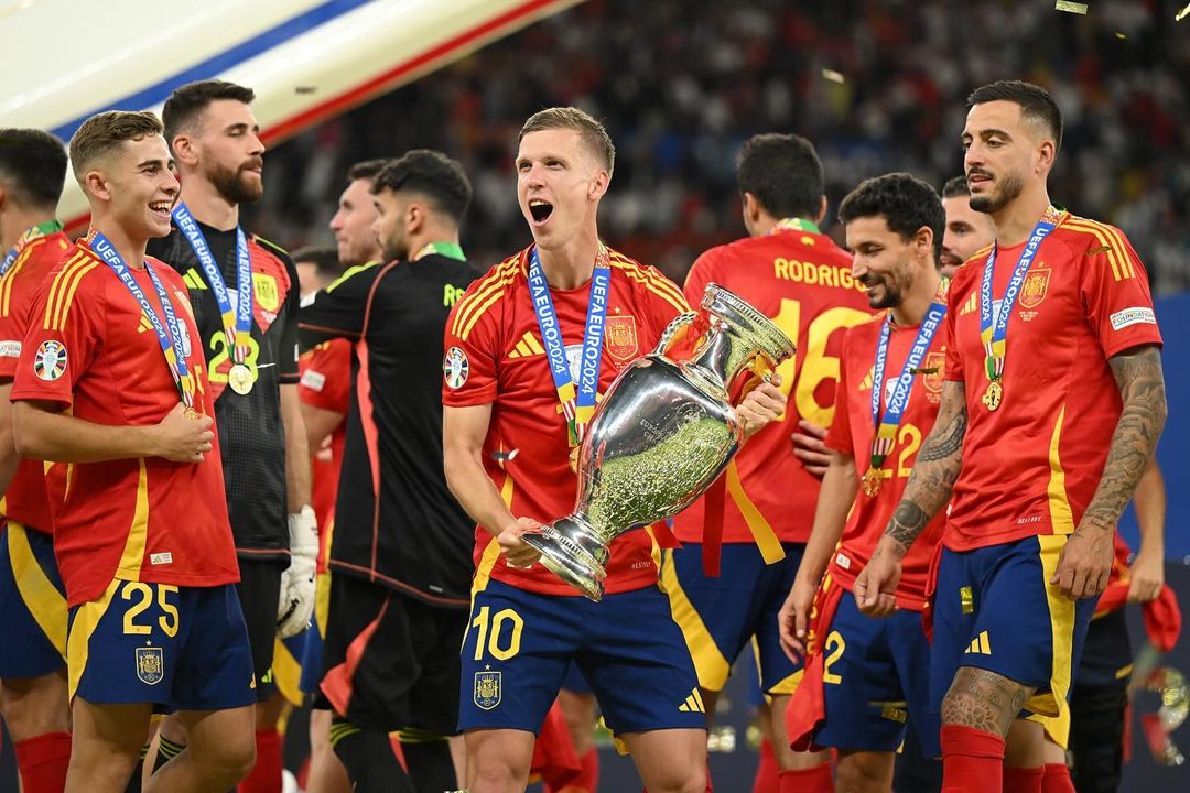 Dani Olmo dikabarkan tertarik bergabung dengan Barcelona